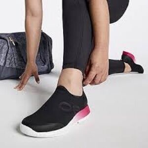 OOFOS Slip On Athletic Shoes Women's 7.5  Black Pink Fade Comfy Slip On Recovery